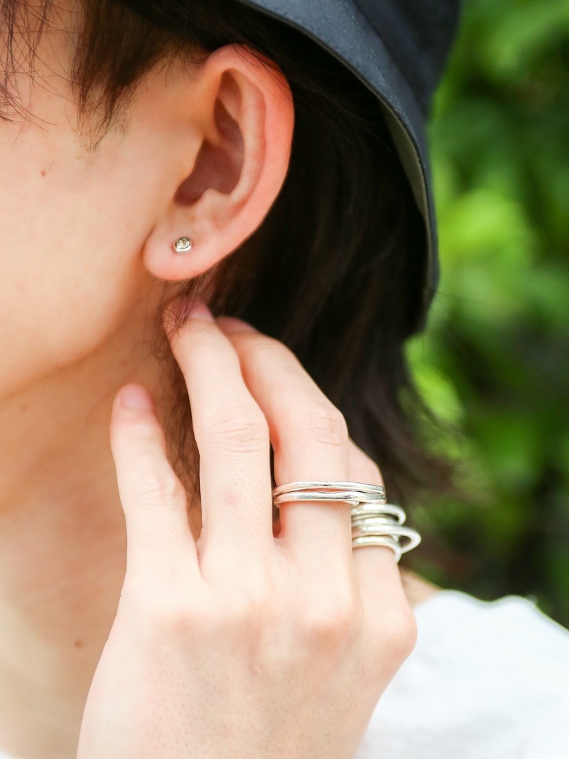 IOSSELLIANI 自由に遊ぶユニセックスジュエリー｜H.P.FRANCE公式サイト